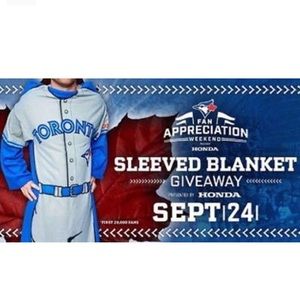 Toronto Blue Jays Sleeved Blanket